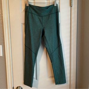 RARE Like New Outdoor Voices Warmup 3/4 Legging in Dark Green, size Medium